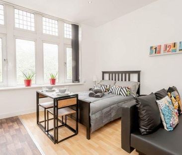 1 bedroom in a house share to rent - Photo 2