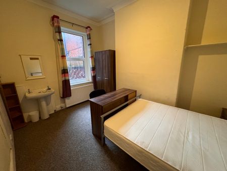 East Parade, Heworth - P2115 - Photo 3