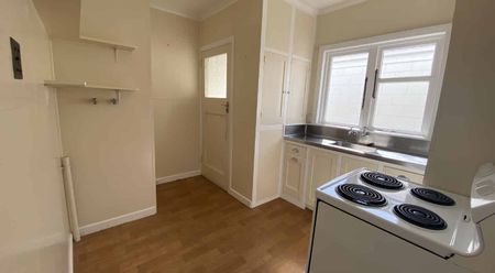 Central two bedroom apartment - Photo 2