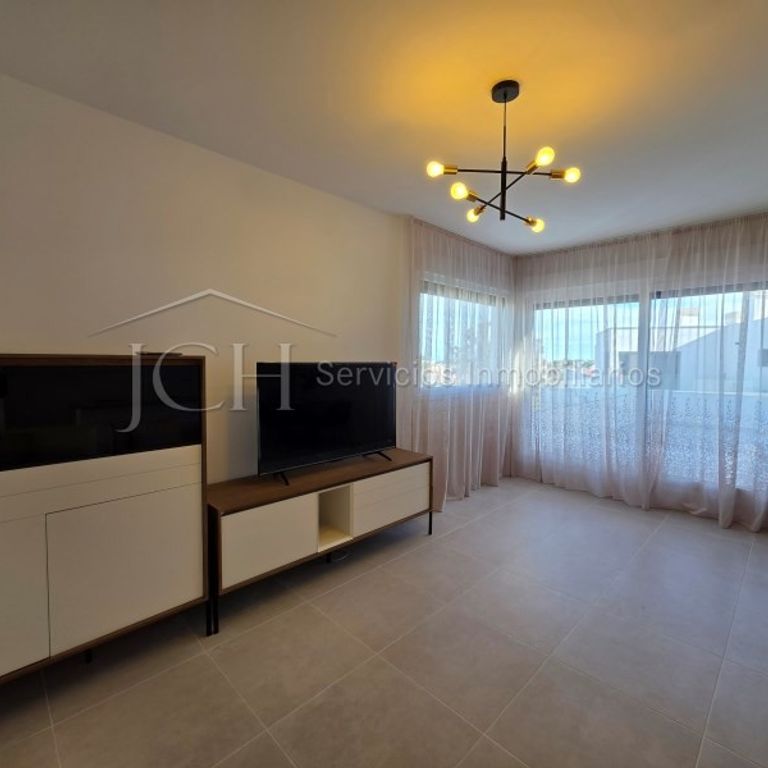 3 room luxury penthouse for rent in Estepona, Spain - Photo 1