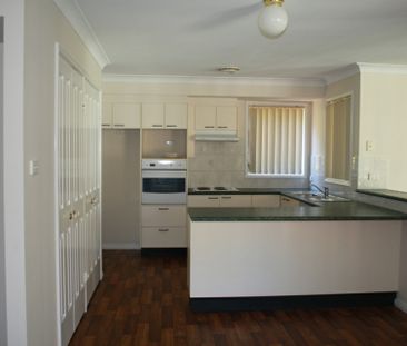 SPACIOUS FAMILY HOME - Photo 2