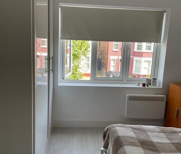 1 Bed Flat, Audley Road, NW4 - Photo 4