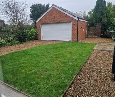 4 bedroom semi-detached house to rent - Photo 3