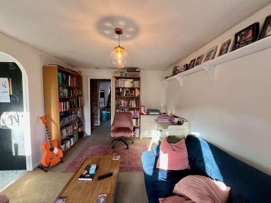 Howard Close, Waltham Abbey, EN9 - Photo 1