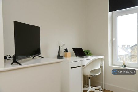 1 bedroom in a house share to rent - Photo 3