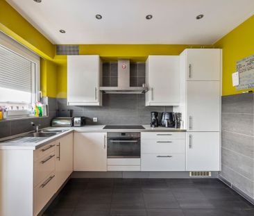 Ruim tweeslaapkamer appartement met garagebox in Hoevenen! - Photo 2