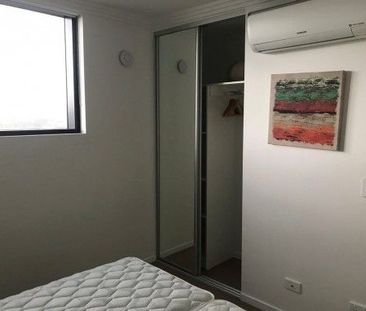 Fully Furnished City Apartment â Walk to South Bank & West End - Photo 2