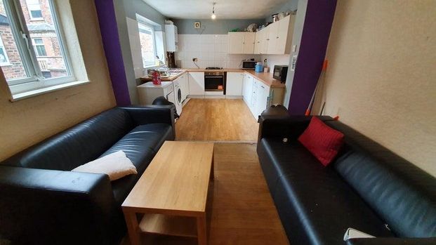 5 bedroom terraced house to rent - Photo 1