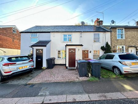 2 Bedroom House - Mid Terrace To Let - Photo 3