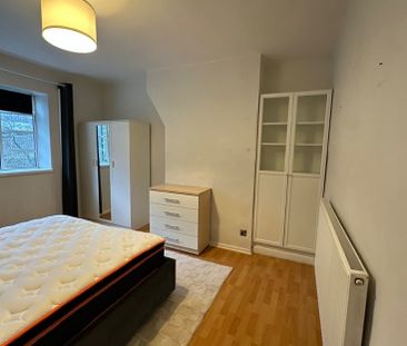 2 Bed Flat, Eastman House, SW4 - Photo 3