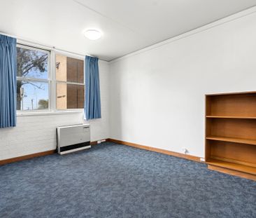 Centrally Located, Ground Floor Apartment - Hospital Precinct - Photo 4