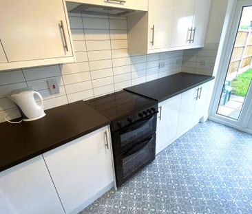 3 bedroom semi-detached house to rent - Photo 6