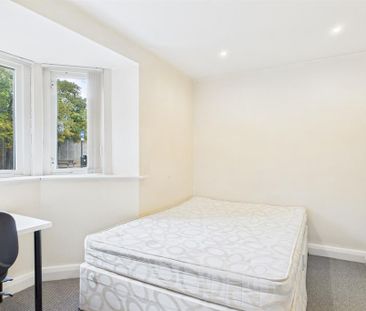 2 bedroom property to rent - Photo 1