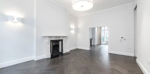 1 bedroom flat in London - Photo 2