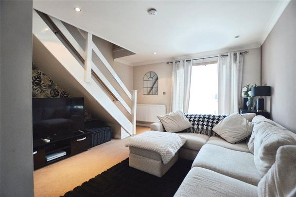 2 bedroom end of terrace house to rent - Photo 1