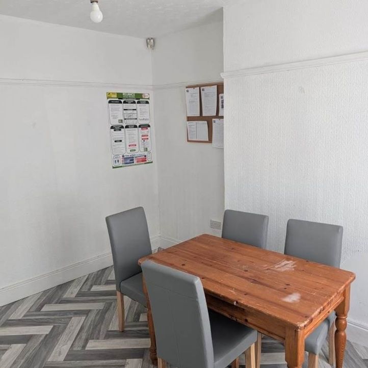 Room in a Shared House, Nigel Road, B8 - Photo 1