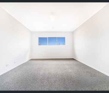 Spacious Family Home Walking Distance to Opalia Plaza Shopping Cent... - Photo 2