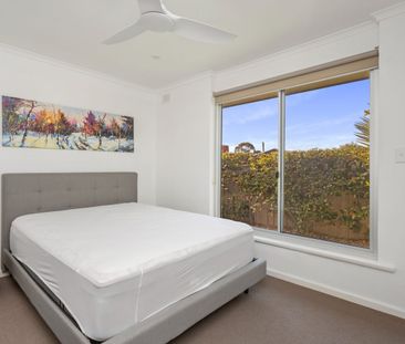 Discover the perfect blend of style and comfort in this beautifully... - Photo 6