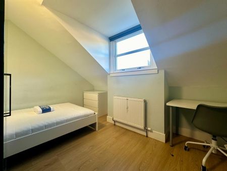 3 bedroom flat to rent - Photo 2