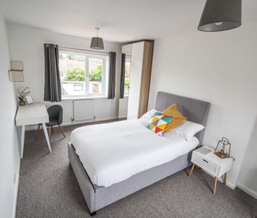 Spacious communal areas, with large drive and established garden Ro... - Photo 4