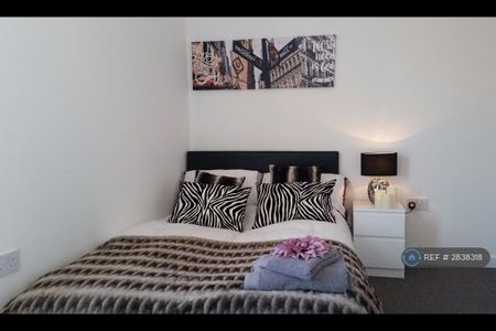 1 bedroom in a house share to rent - Photo 2