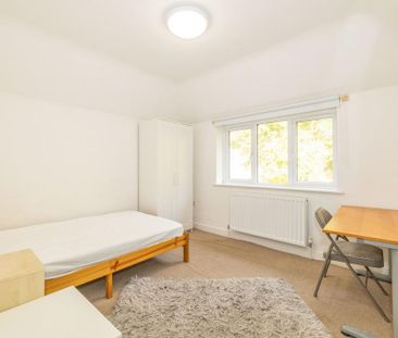 6 bedroom semi-detached house to rent - Photo 4