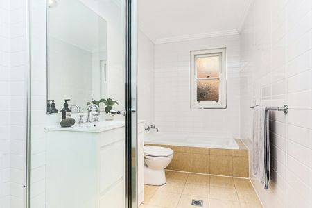 Designer Garden Apartment - Photo 5