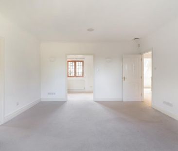 Woodhill, Send - 4 bedrooms Property for lettings - Seymours - Photo 2