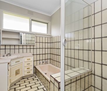 37 Lincoln Avenue, Mont Albert North VIC 3129 - House For Rent | Do... - Photo 2