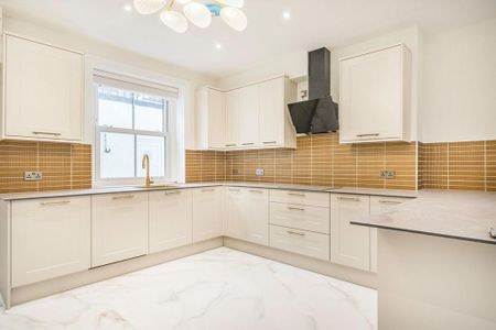 5 bedroom terraced house to rent - Photo 2