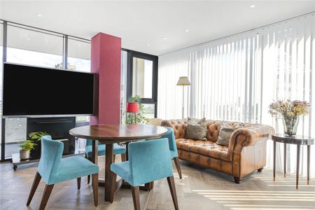 Merino Gardens, London, E1W 2DG - Photo 3