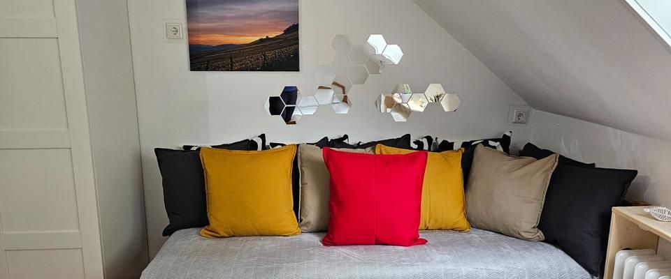 Dachgeschosswohnung Vollmöbliert - Foto 1