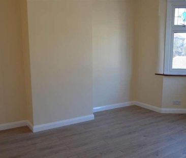 Shafter Road, Dagenham, RM10 - Photo 3