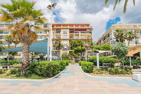 Alquiler de piso en Puerto de Estepona - Photo 3