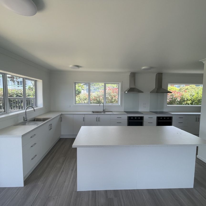 Female Boarding House - Room & Shared Spaces - Springfield - Photo 1