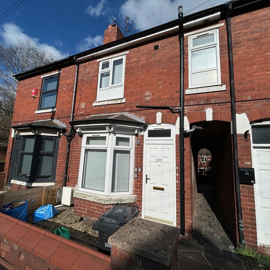 Stourbridge Road, Halesowen, B63 - Photo 1