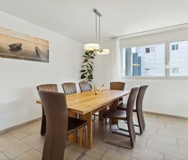 Helle 4.5-Zimmer-Wohnung mit Balkon und Stadtblick in Schlieren - Foto 2