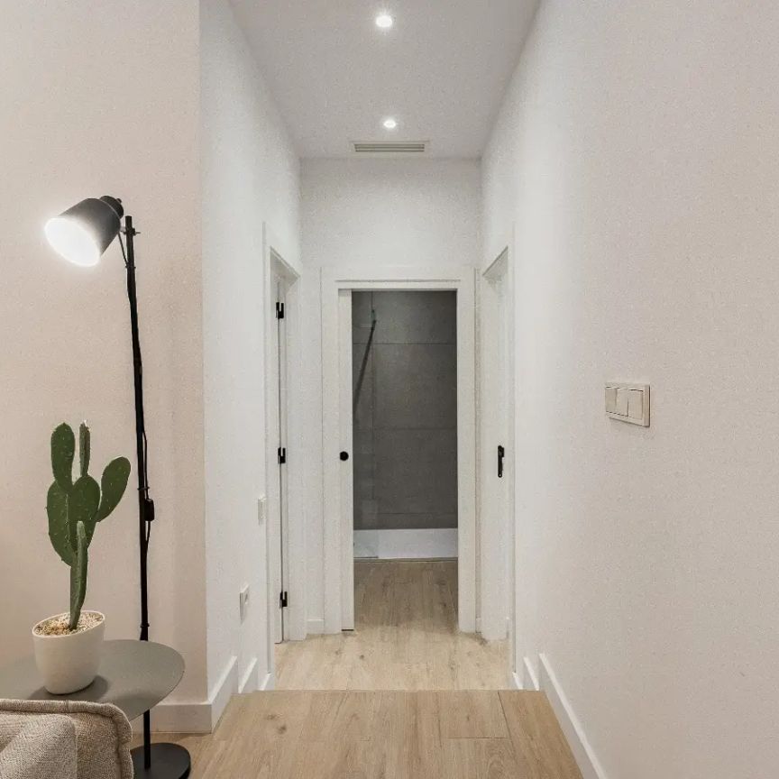 Room in a shared 3-bedroom apartment for rent in Sarria, bills included - Photo 1