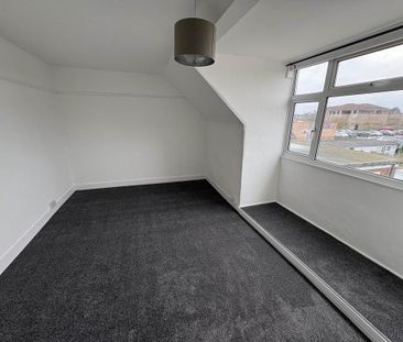 3 bedroom flat to rent - Photo 4