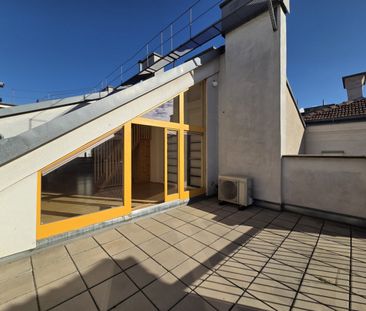 Atelierartige Dachgeschoss - Loftwohnung mit Terrasse - Photo 2