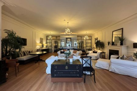 Elegant Ground Floor Two-Bedroom Apartment with French Provincial Charm - Photo 2