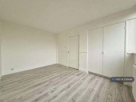 3 bedroom flat to rent - Photo 5