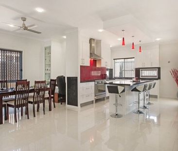 Beautiful and Spacious Contemporary Home - Photo 4