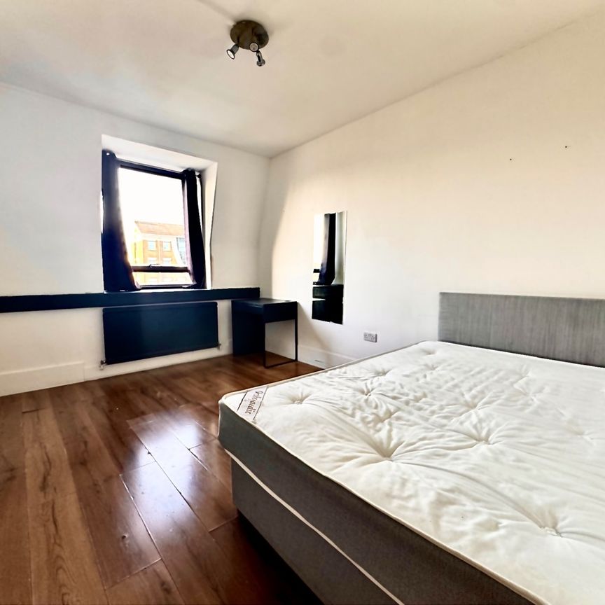 2 Bed Flat, Mile End Road, E3 - Photo 1