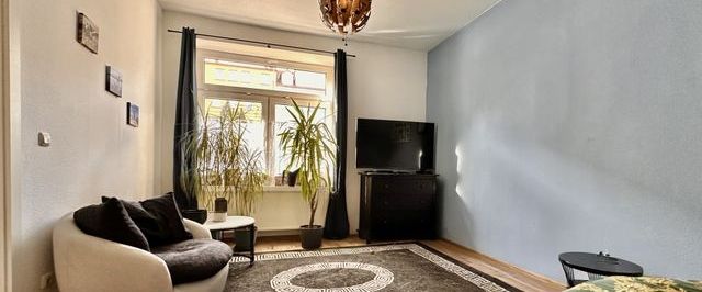 Einziehen und Durchatmen: Sanierte Erdgeschosswohnung mit privatem Gartenglück - Foto 1