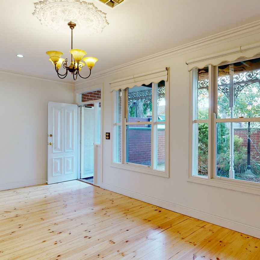 SPACIOUS TOWNHOUSE IN QUIET LOCATION - Photo 1