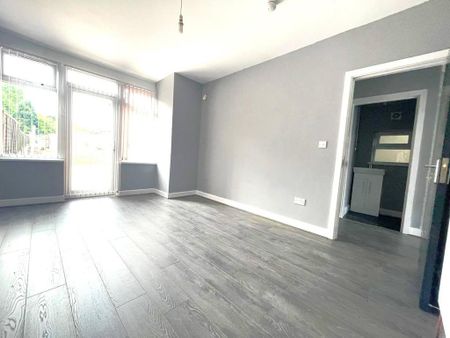 3 bedroom semi-detached house to rent - Photo 2