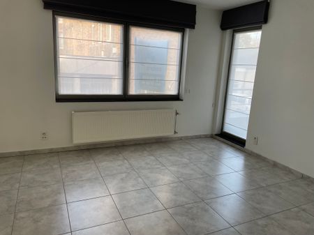 ruim instapklaar twee slaapkamer appartement met groot zongericht terras & gelijkvloerse garage - Photo 5