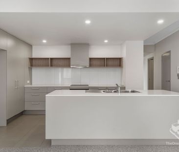 Stylish apartment new carpets, quality & new appliances - Photo 6