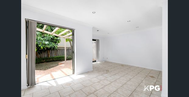 Renovated 3 bedroom pet friendly home - Photo 1